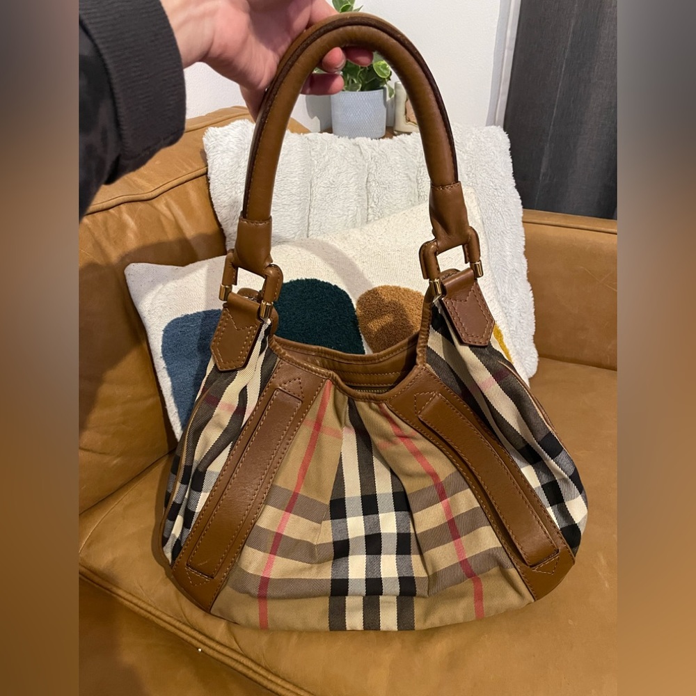 Burberry purse - Picture 4 of 9